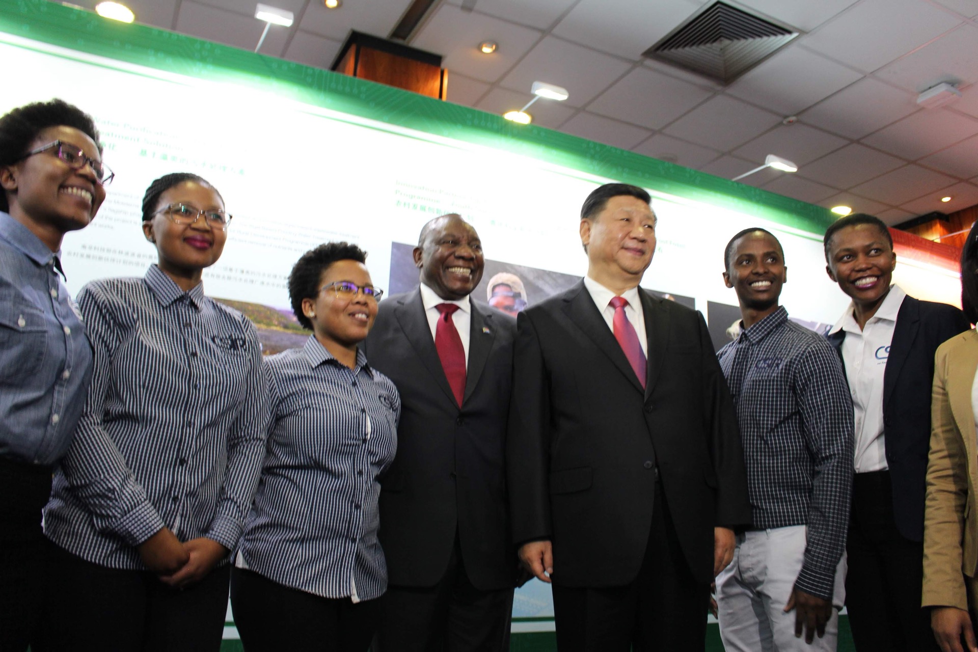 Thabang Mokoena with Presidents Cyril Ramaphosa and Xi Jinping and the CSIR exhibition team
